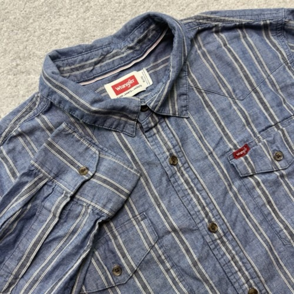 Wrangler Mens XL Blue Striped Chambray Button Up Work Shirt Long Sleeve Pockets